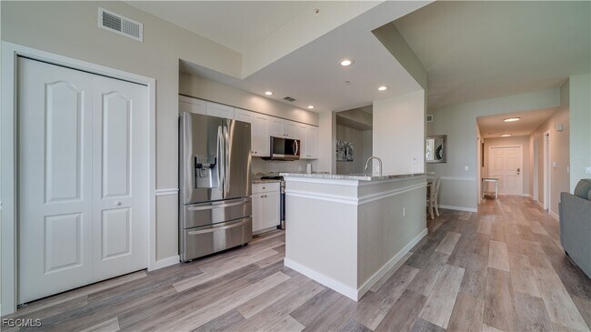 Building Photo - 16635 Lake Cir Dr