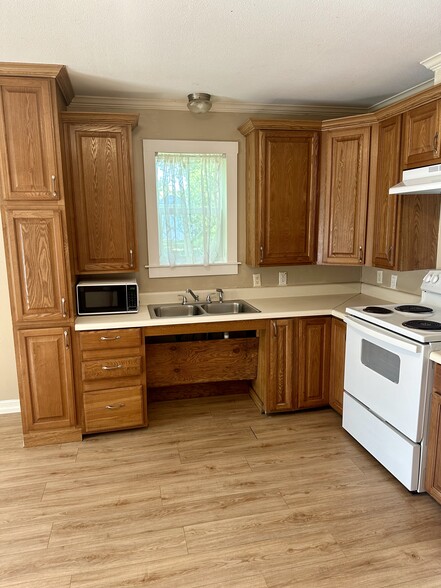 Building Photo - 48071 Laura Rogers Rd