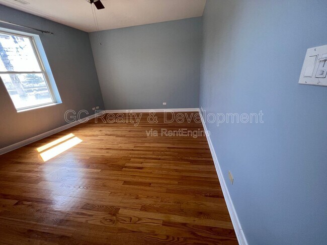 Building Photo - 1671 W Farwell Ave