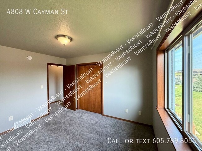 Building Photo - 4808 W Cayman St