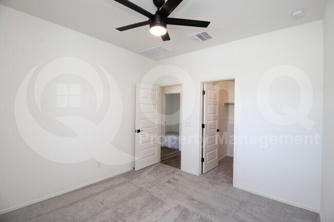 Building Photo - 9320 S 30th Ln