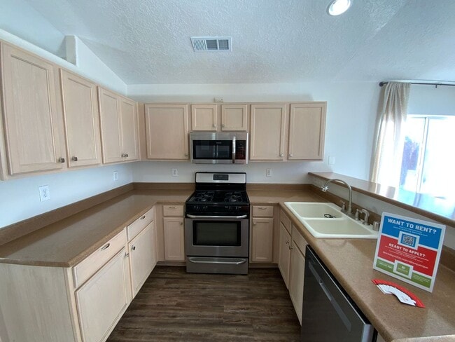 Building Photo - 2 Bedroom Single Story Home Available Near Hwy 550 NE & Paseo Del Volcan NE in Enchanted Hills Ri...