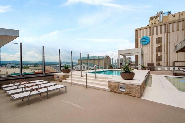 Building Photo - 911 15th St