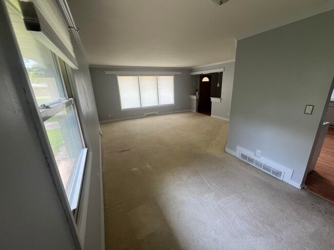 Building Photo - 2212 W Parnell Ave