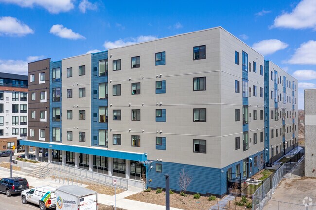 Building Photo - The Louis