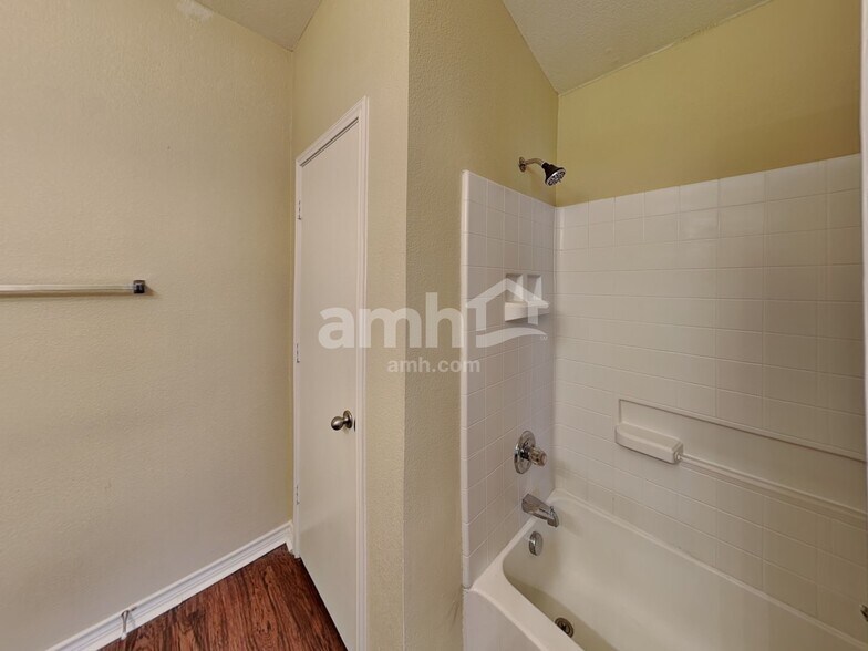 Building Photo - 820 Bee Creek Ln