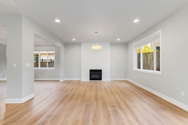 Building Photo - 11722 NE 112th St