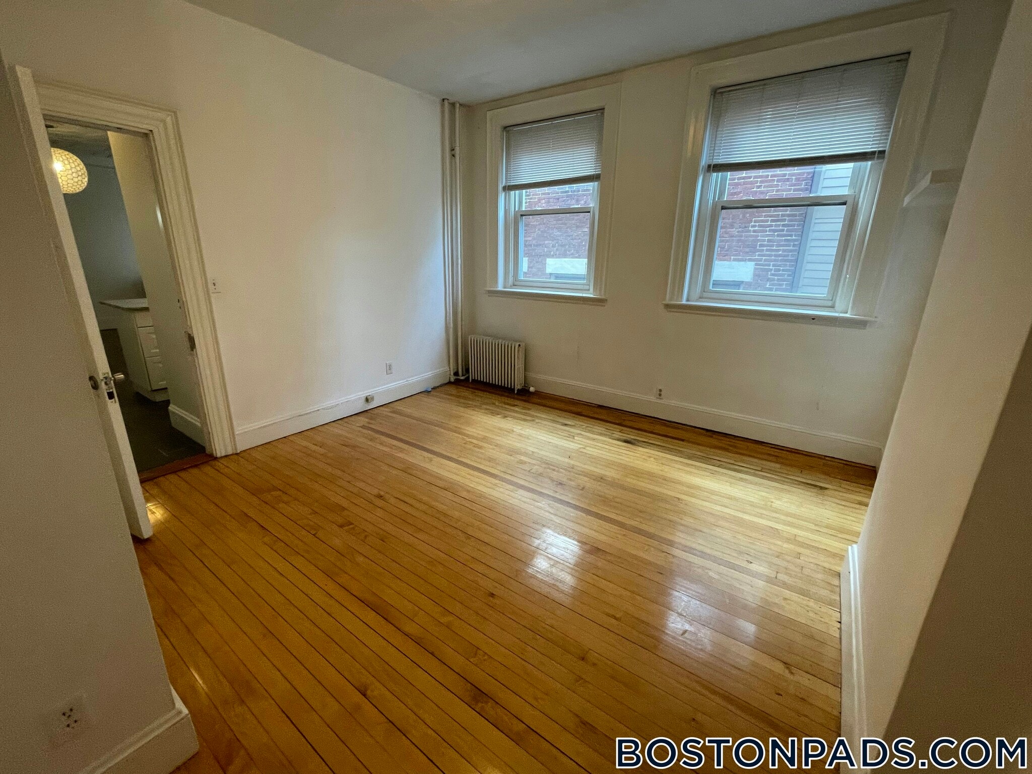 Building Photo - 465 Park Dr