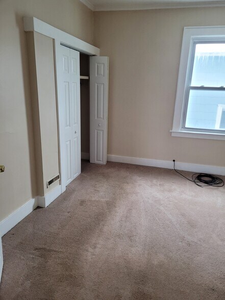 Bedroom living room - 241 Nichols Ave