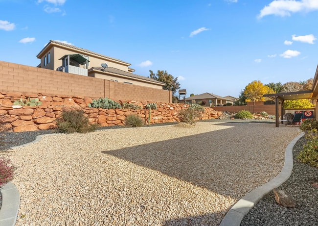 Building Photo - Your Perfect Hurricane Getaway Awaits!