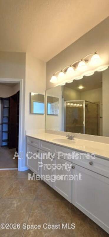 Building Photo - 1390 Lara Cir
