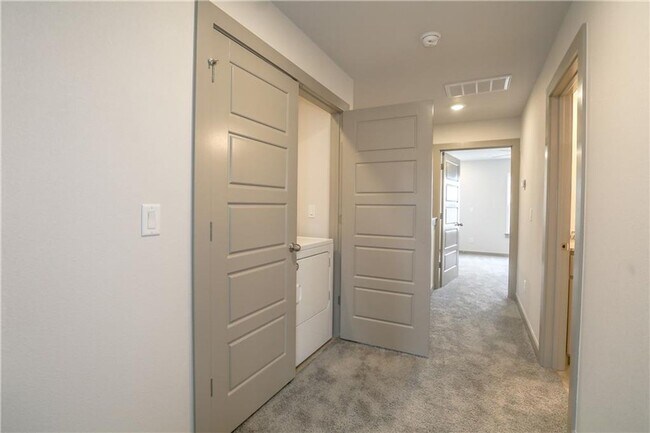 Building Photo - 3410 SW Vel Mews