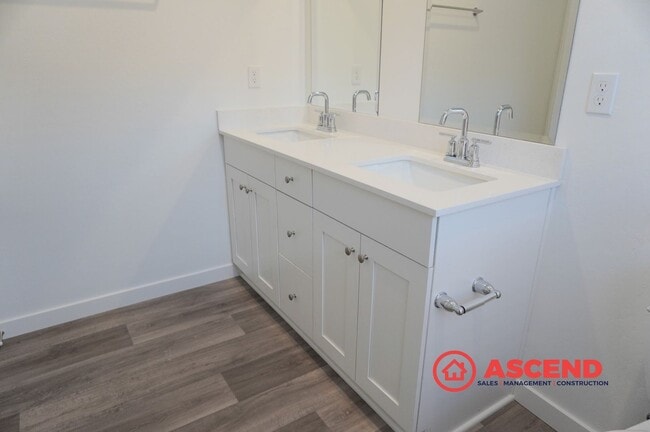 Building Photo - Spacious 4 Bed/2 Bath Brand New Build! in Bakersfield's Desirable 93311 Area — Solar, Garage & Fu...