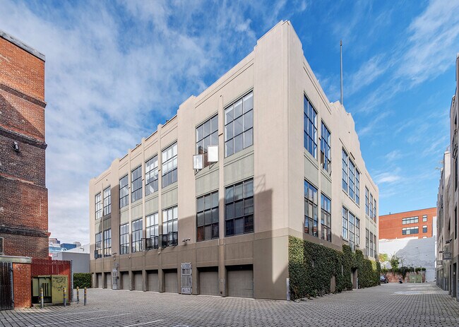 Building Photo - 2 Clarence Pl