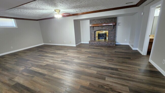 Building Photo - Lake Sherwood Executive 4BR, 3BTH home in Washburn Rural Schools!