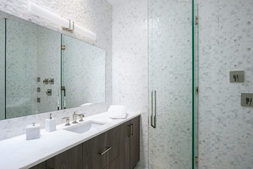 Building Photo - 22 E Elm St