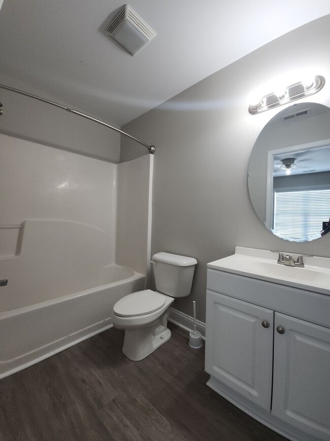 Building Photo - Townhome Available Now in Peletier, NC!