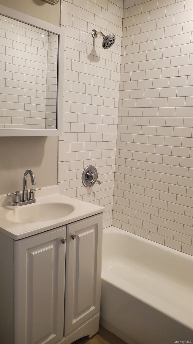 Building Photo - 460 Old Town Rd