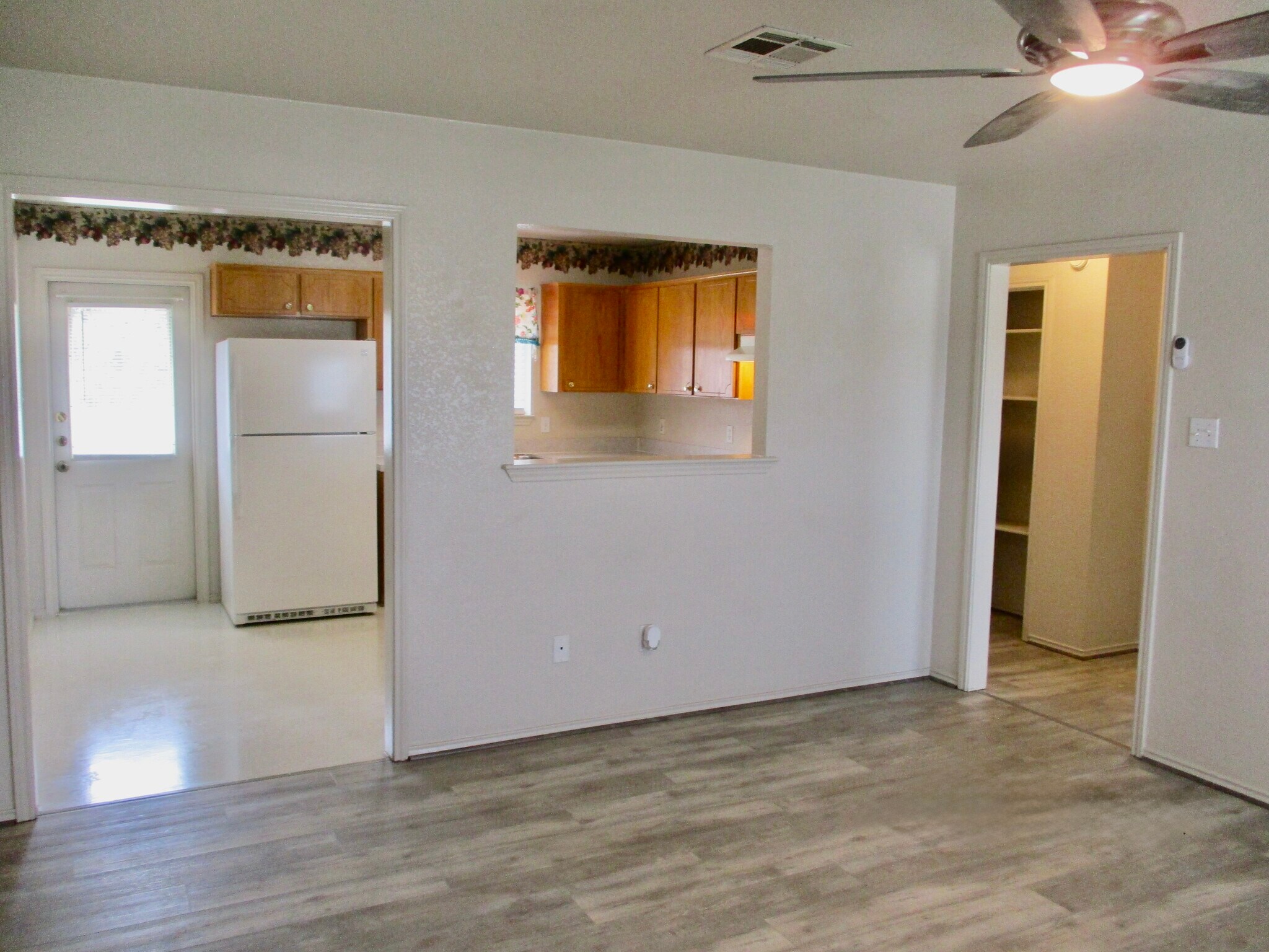 Building Photo - 165 Armadillo Ln