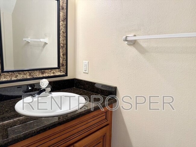 Building Photo - 6010 Scotchwood Glen