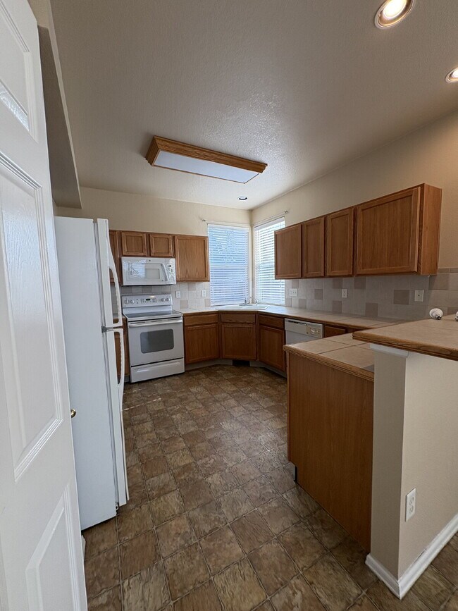 Building Photo - 4521 Lazy River Dr