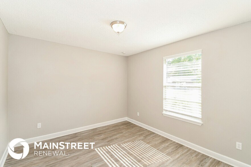 Building Photo - 1533 Raven Dr S