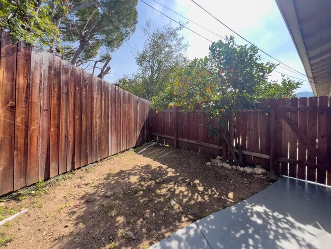 Building Photo - Charming 2BR Home in La Crescenta!