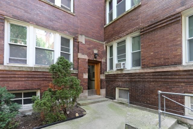 Primary Photo - 4710 N Racine Ave