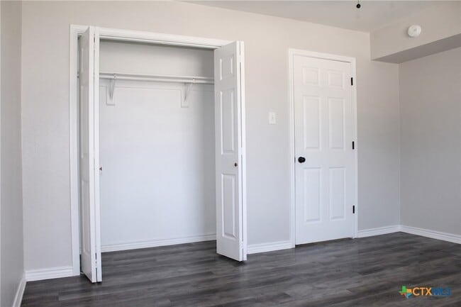 Building Photo - 2102 Hunt Dr