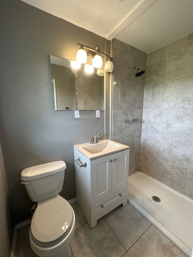 Building Photo - 439 Oak Grove Rd