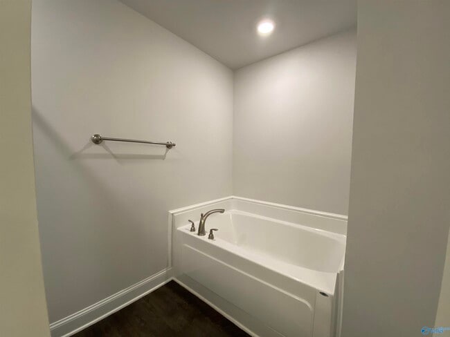 Building Photo - 158 Abercorn Dr