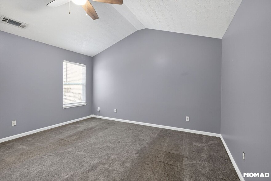 Building Photo - 9465 Lakeview Rd