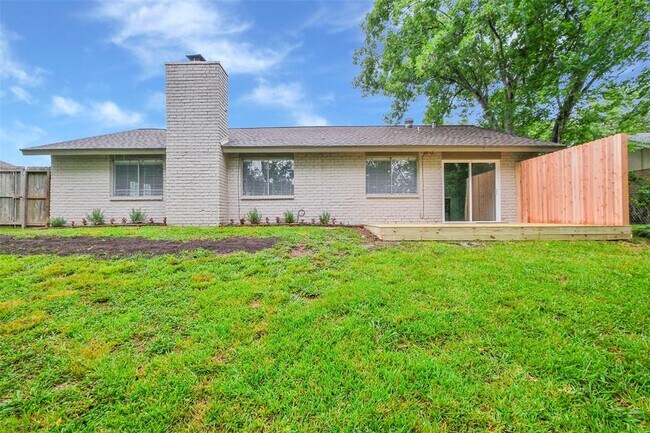 Building Photo - 4511 Ravine Dr