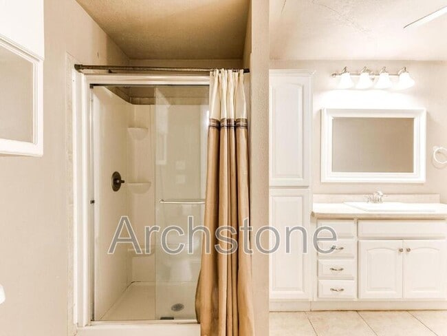 Building Photo - 501 S Santa Fe Dr