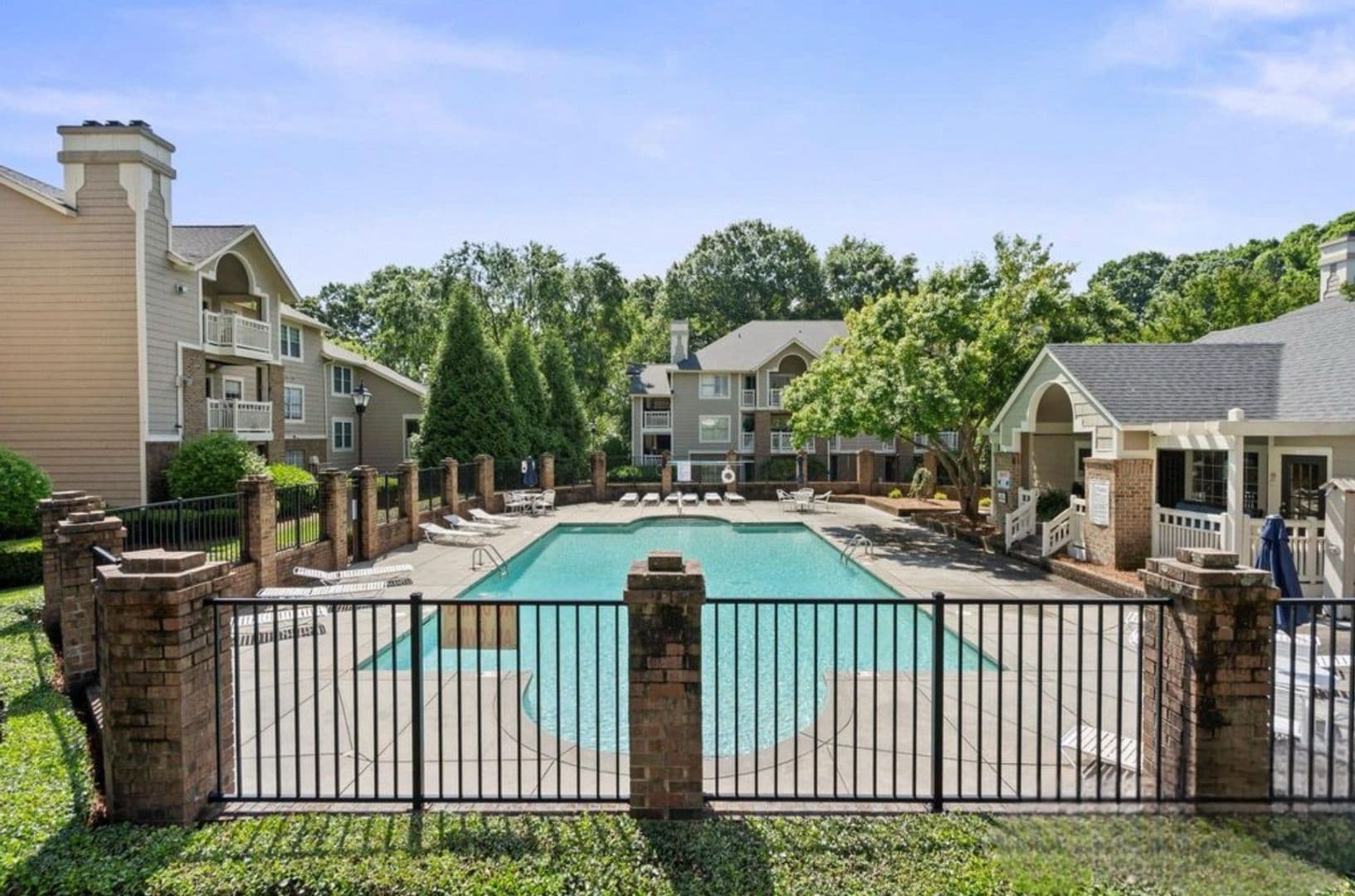 Building Photo - 5011 Sharon Rd