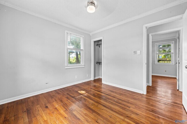Building Photo - 805 W Arbor Dr NW