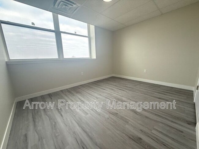 Building Photo - 731 E Crawford St