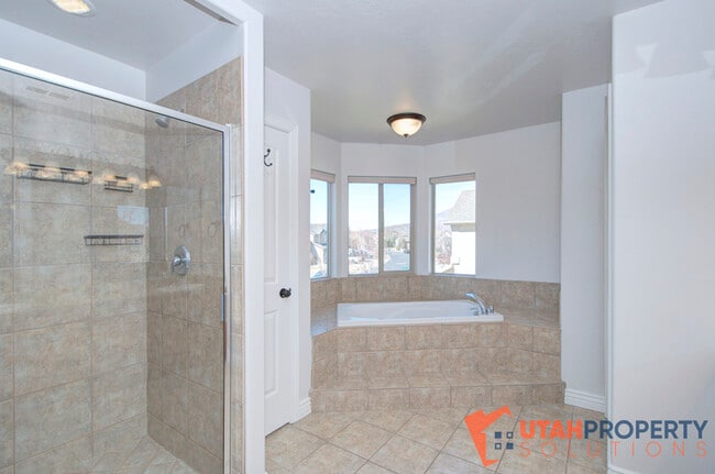 Building Photo - 10724 N Cypress