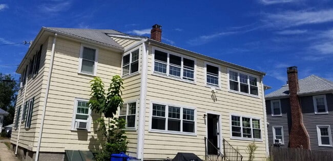 Building Photo - Charming 1st Floor Apartment in Convenient...