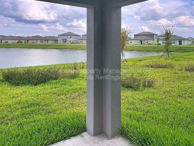 Building Photo - 8844 Bay Leaf Dr