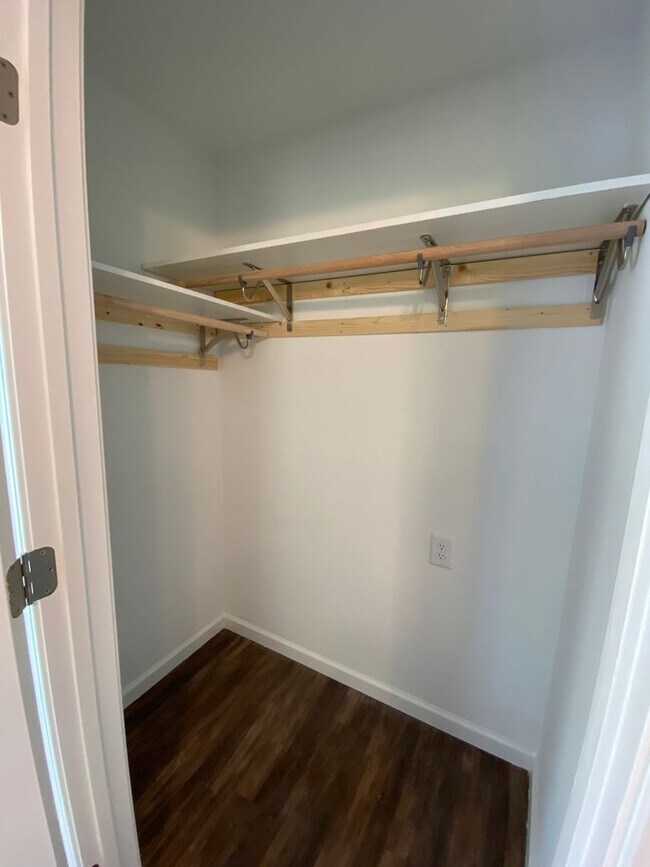 Building Photo - Adorable and Updated 3BR, 2BA Brick Ranch in the heart of Martinez!