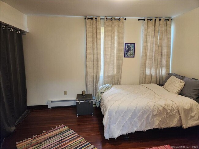 Building Photo - 2 Lyons Rd