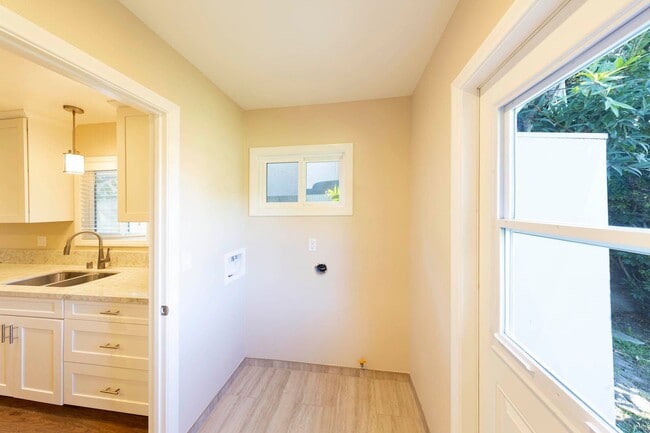 Building Photo - Remodeled 3-bedroom, 1-bath, Single-Level Home Located in a Quiet Neighborhood.