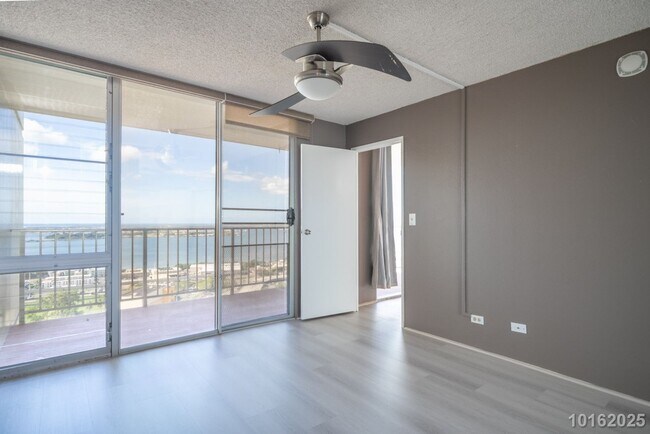 Building Photo - 2 Bed 2 Bath 2 Parking IN PEARL CITY