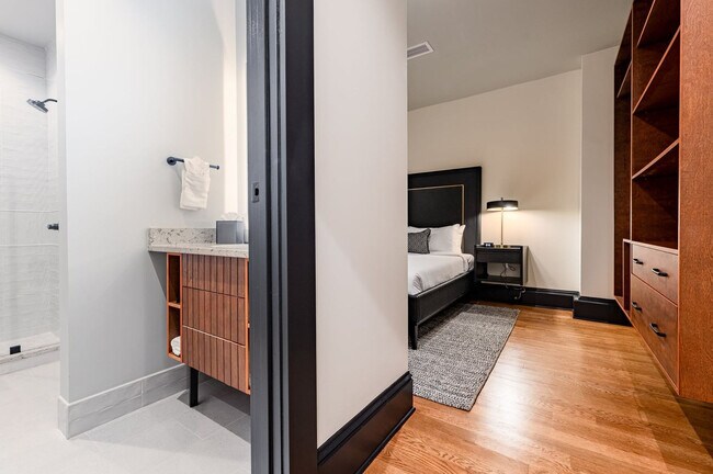 Building Photo - 1011 Canal St