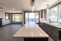 Building Photo - AVAILABLE AUGUST - Beautifully Renovated 2 bed/1bath Home on PARK POINT