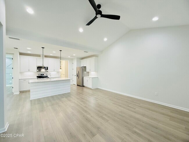 Building Photo - 9002 Parrot Pl