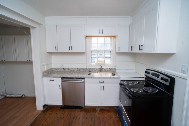 Building Photo - 1114 8th Ave