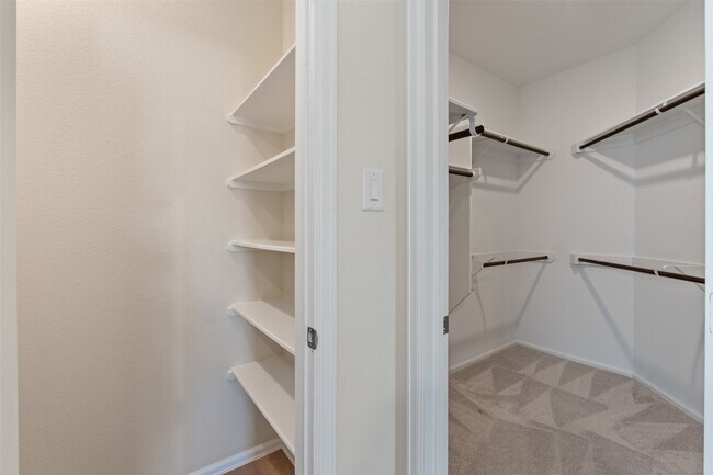 Building Photo - 323 Jewett Meadow Dr