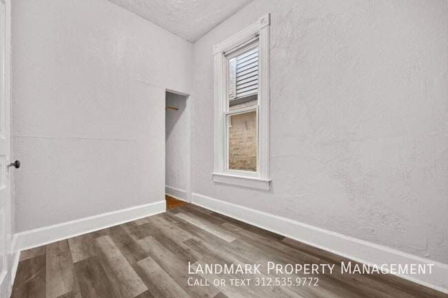 Building Photo - 1124 N Wolcott Ave